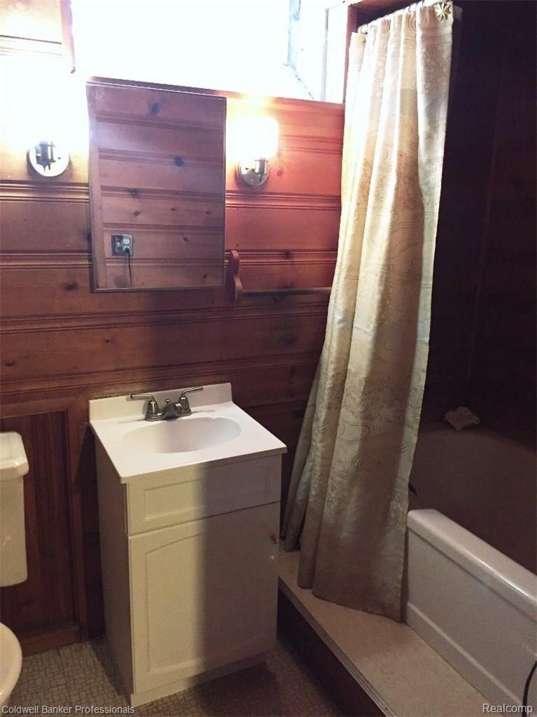 16240 East Eight Mile Road Detroit, MI 48205 - Photo 32 of 38 32.jpg