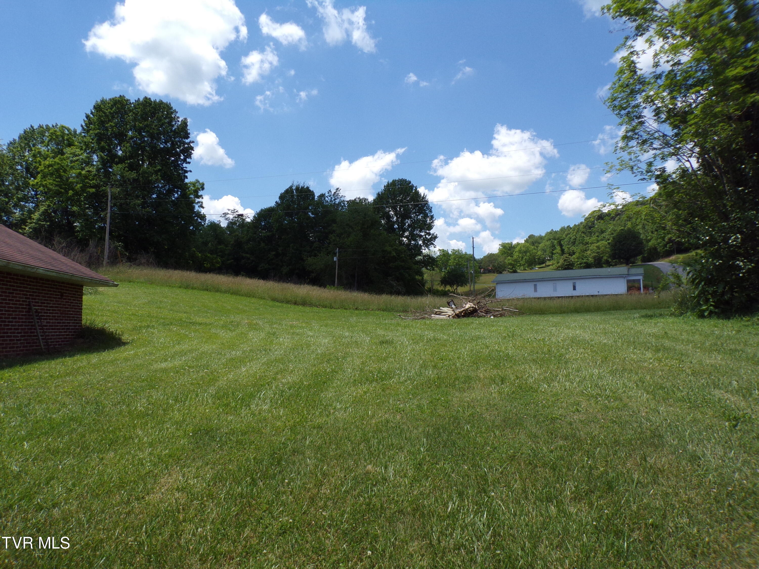 133 Cloud High Road Duffield, VA 24244 - Photo 11 of 32 Back Yard
