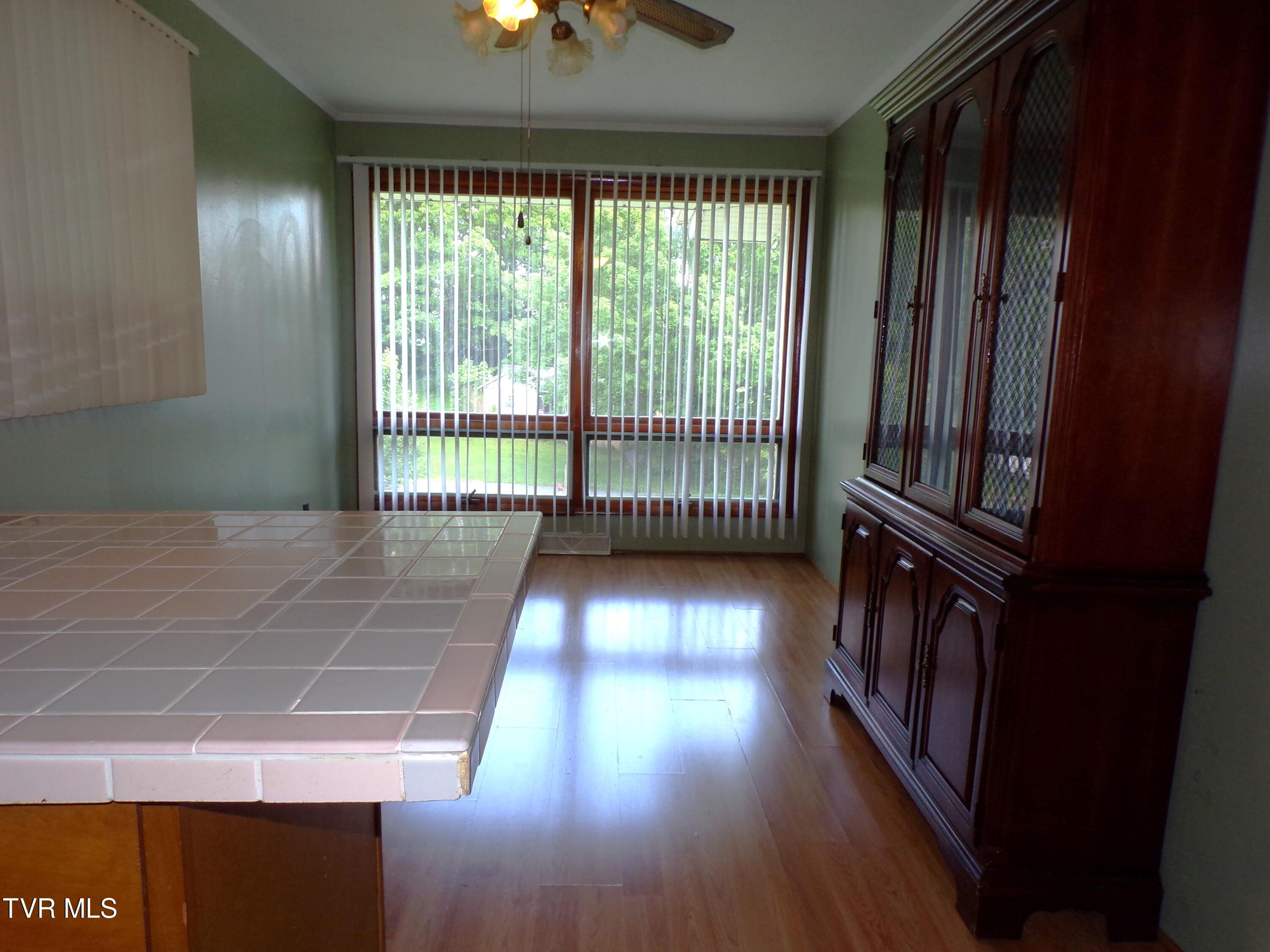 133 Cloud High Road Duffield, VA 24244 - Photo 17 of 32 Island