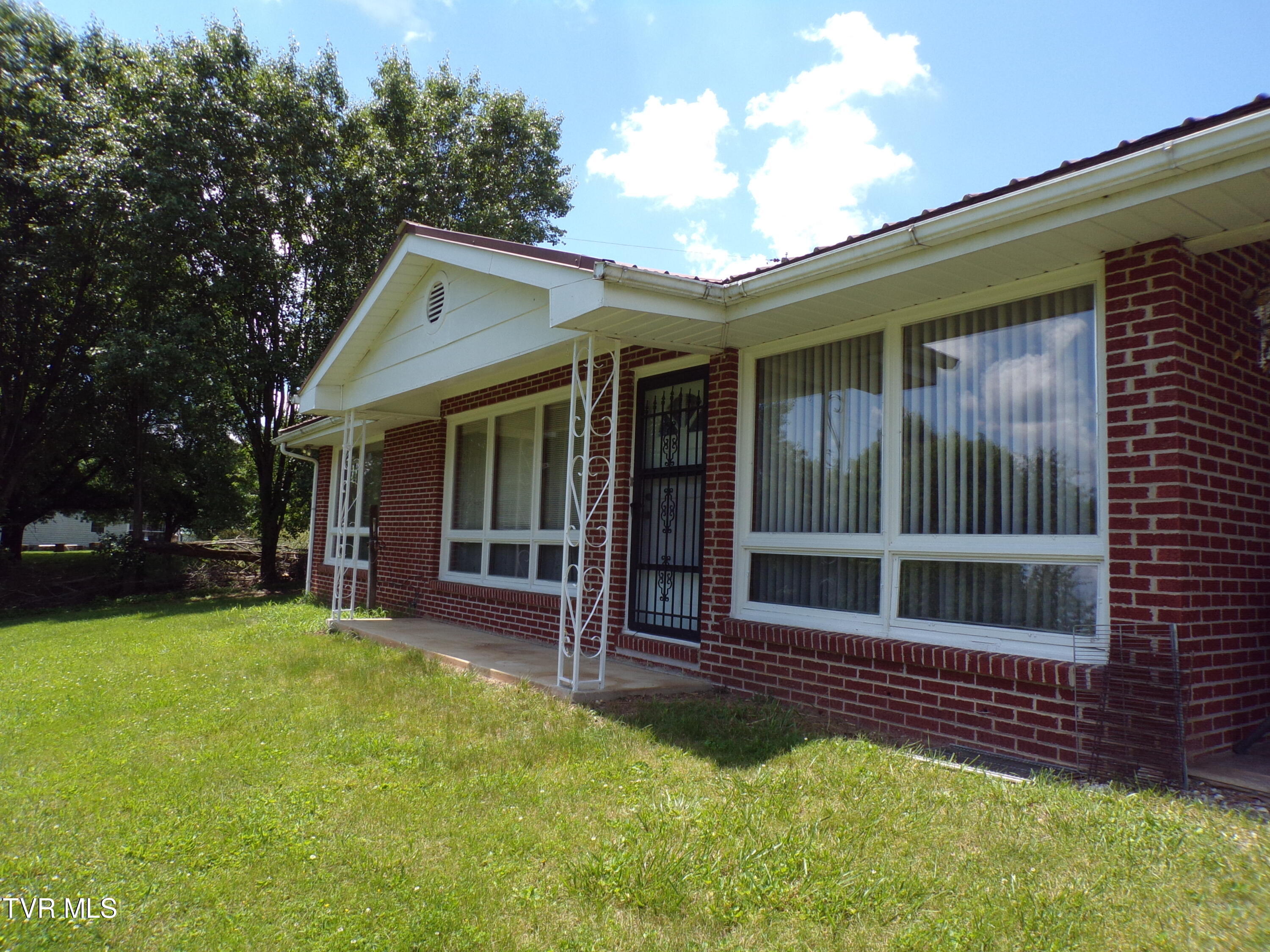 133 Cloud High Road Duffield, VA 24244 - Photo 3 of 32 Front