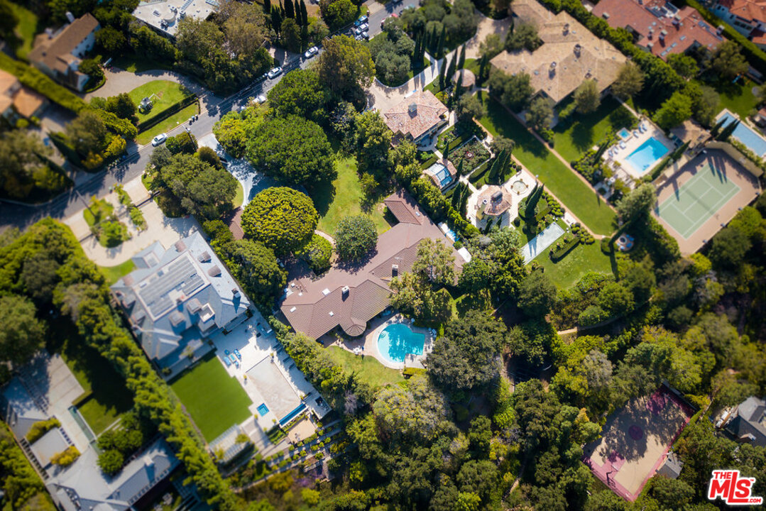 345 North Rockingham Avenue Los Angeles, CA 90049 - Photo 12 of 12