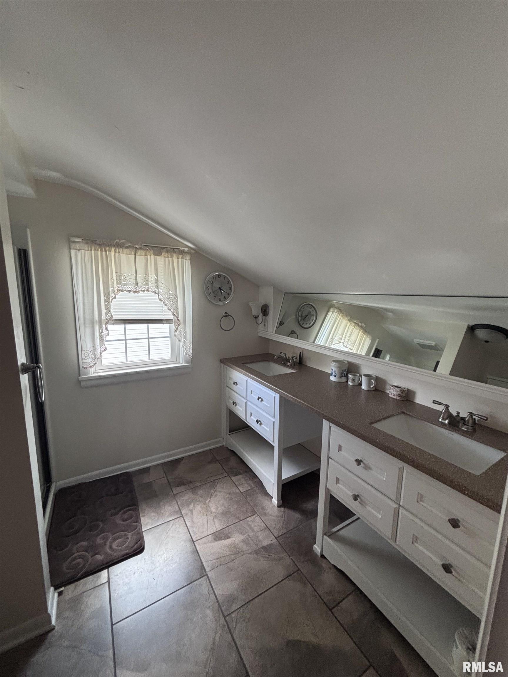 1204 Edgehill Road Jacksonville, IL 62650 - Photo 13 of 32
