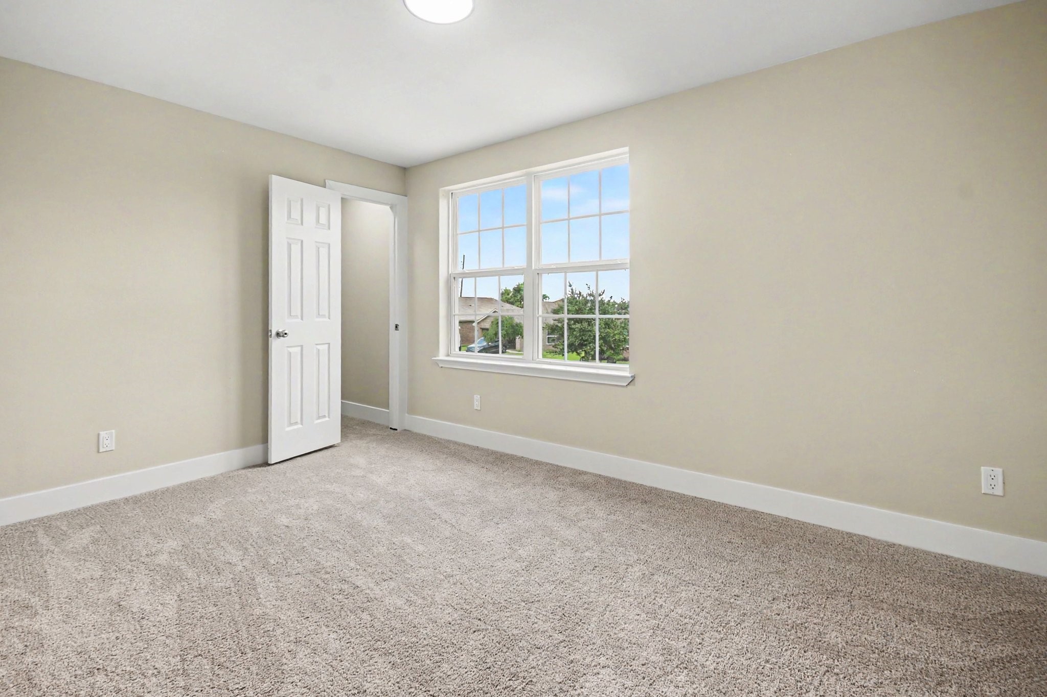 1322 Diamond Drape Drive Rosharon, TX 77583 - Photo 31 of 45 an empty room with windows