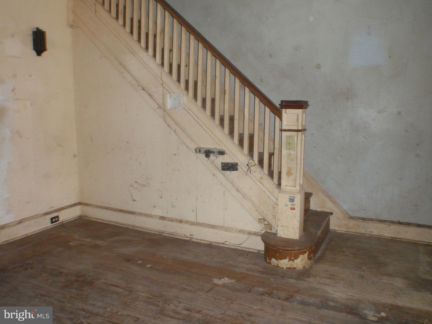 17 Vernon Road Havertown, PA 19083 - Photo 5 of 19 Living Room