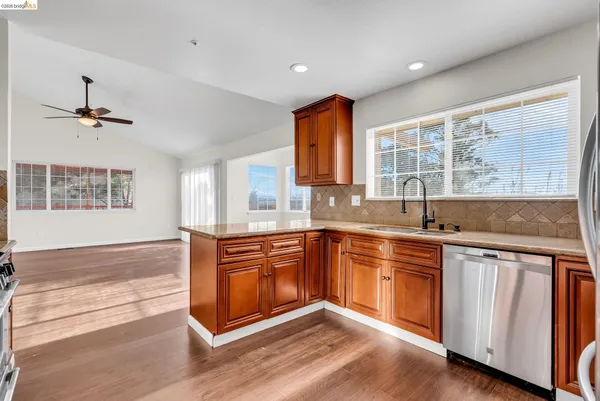 $4,095 | 410 Highland Court, Concord, CA 94520