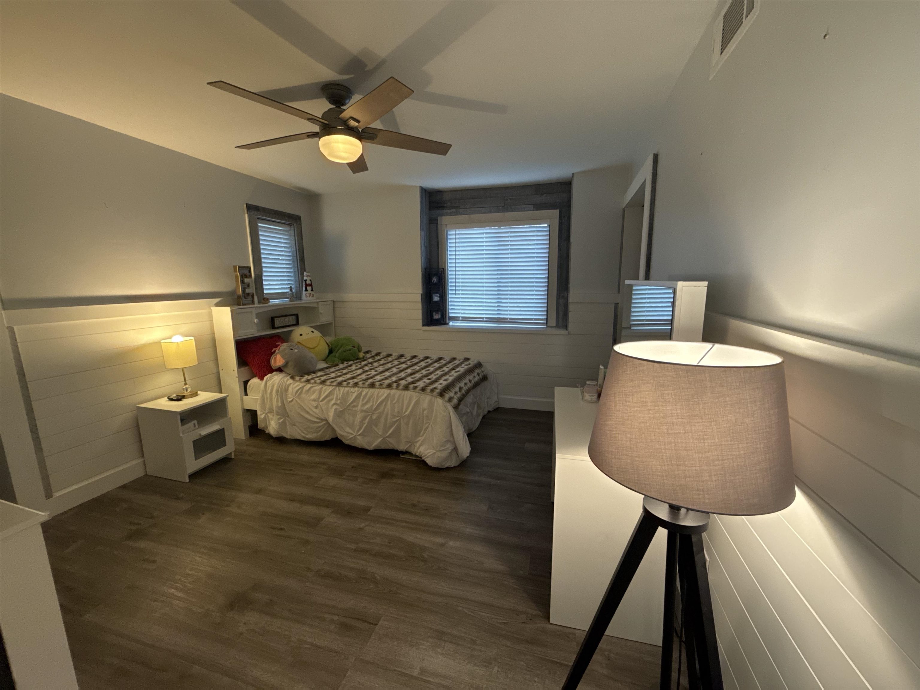 1814 Birch Post Cove, Unit 1 Germantown, TN 38138 - Photo 8 of 15 a bedroom with a bed and a lamp with window