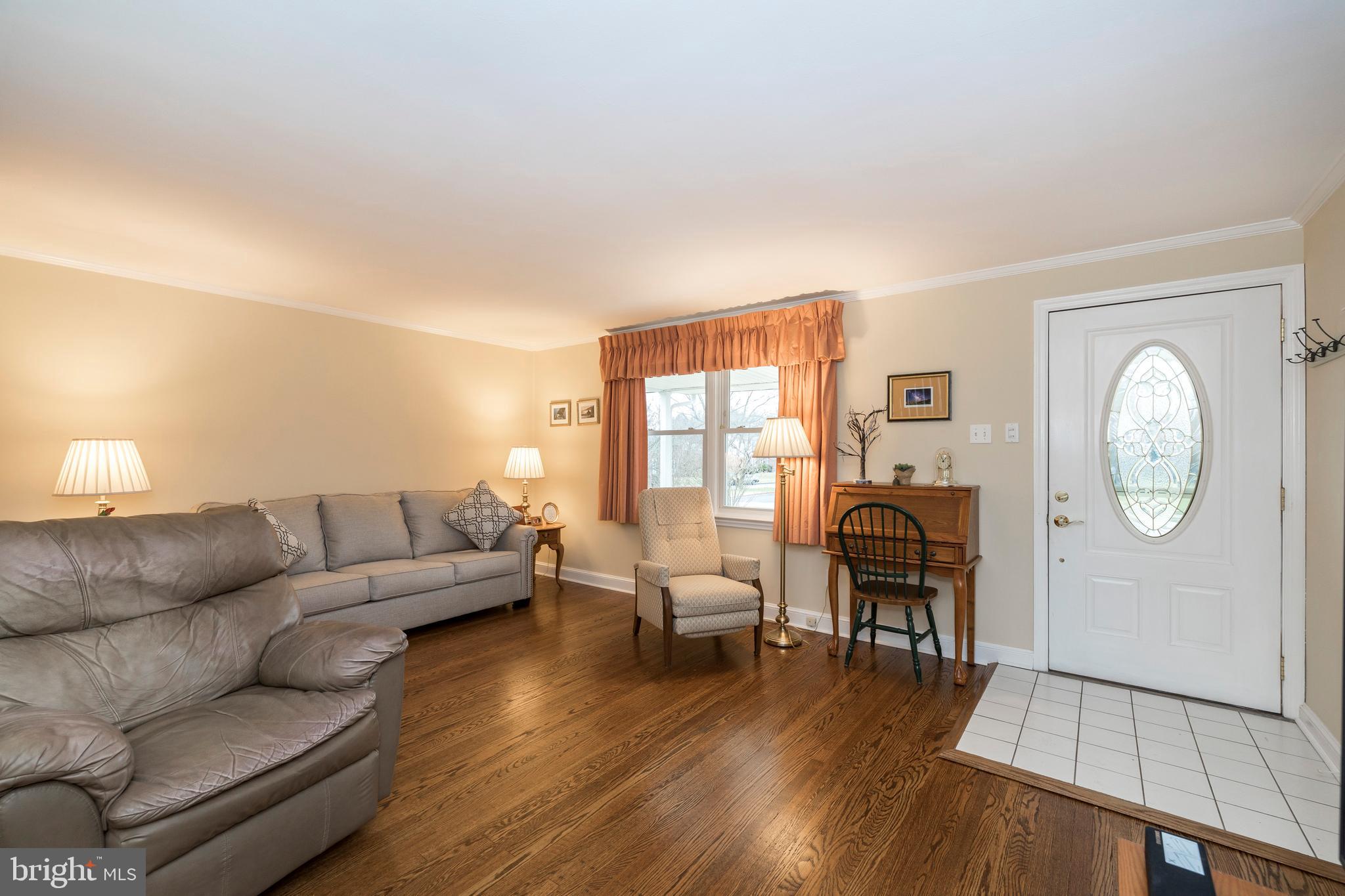403 Avondale Road Havertown, PA 19083 - Photo 11 of 34 Livingroom
