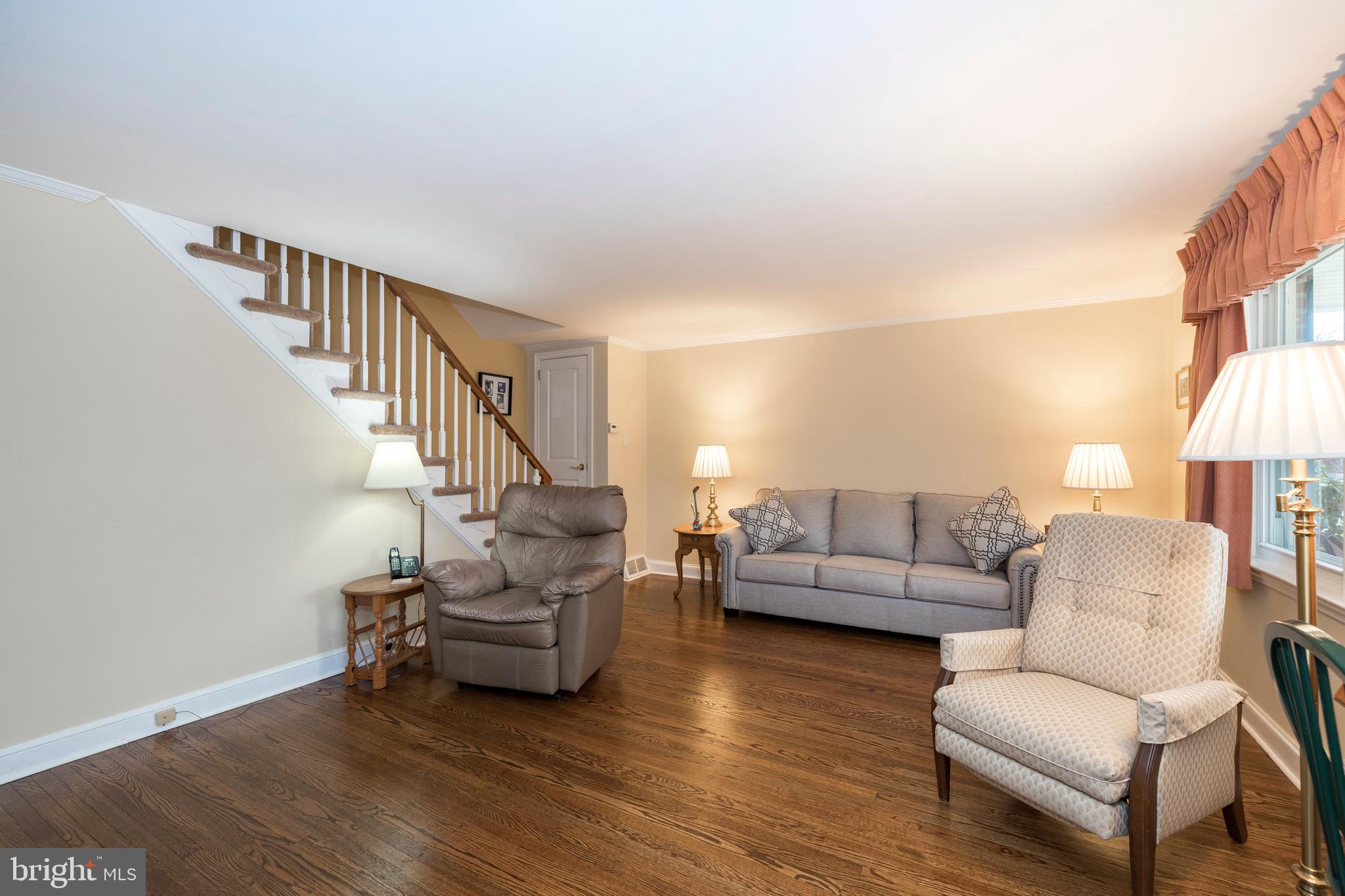 403 Avondale Road Havertown, PA 19083 - Photo 12 of 34 Livingroom