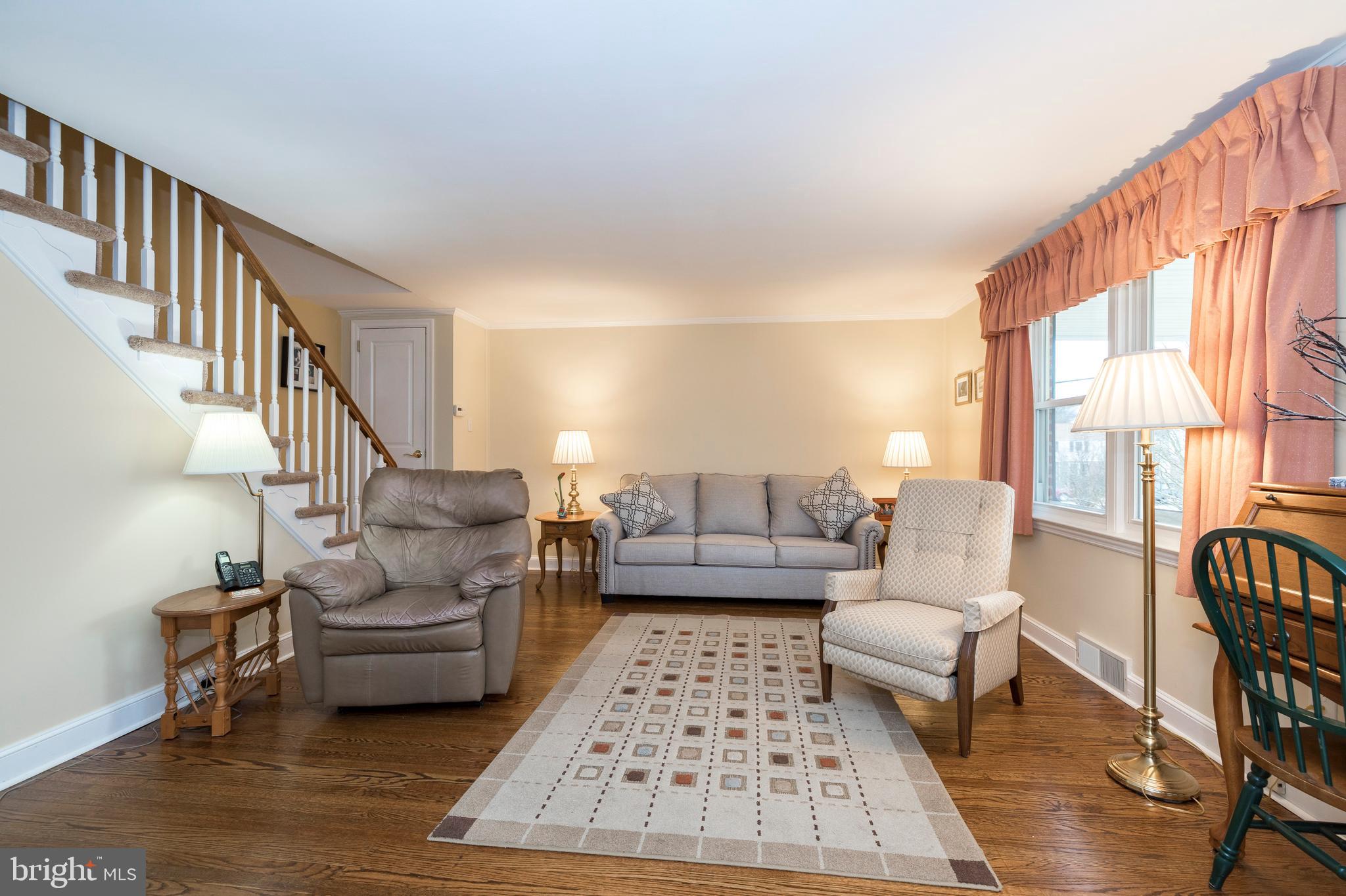403 Avondale Road Havertown, PA 19083 - Photo 14 of 34 Livingroom
