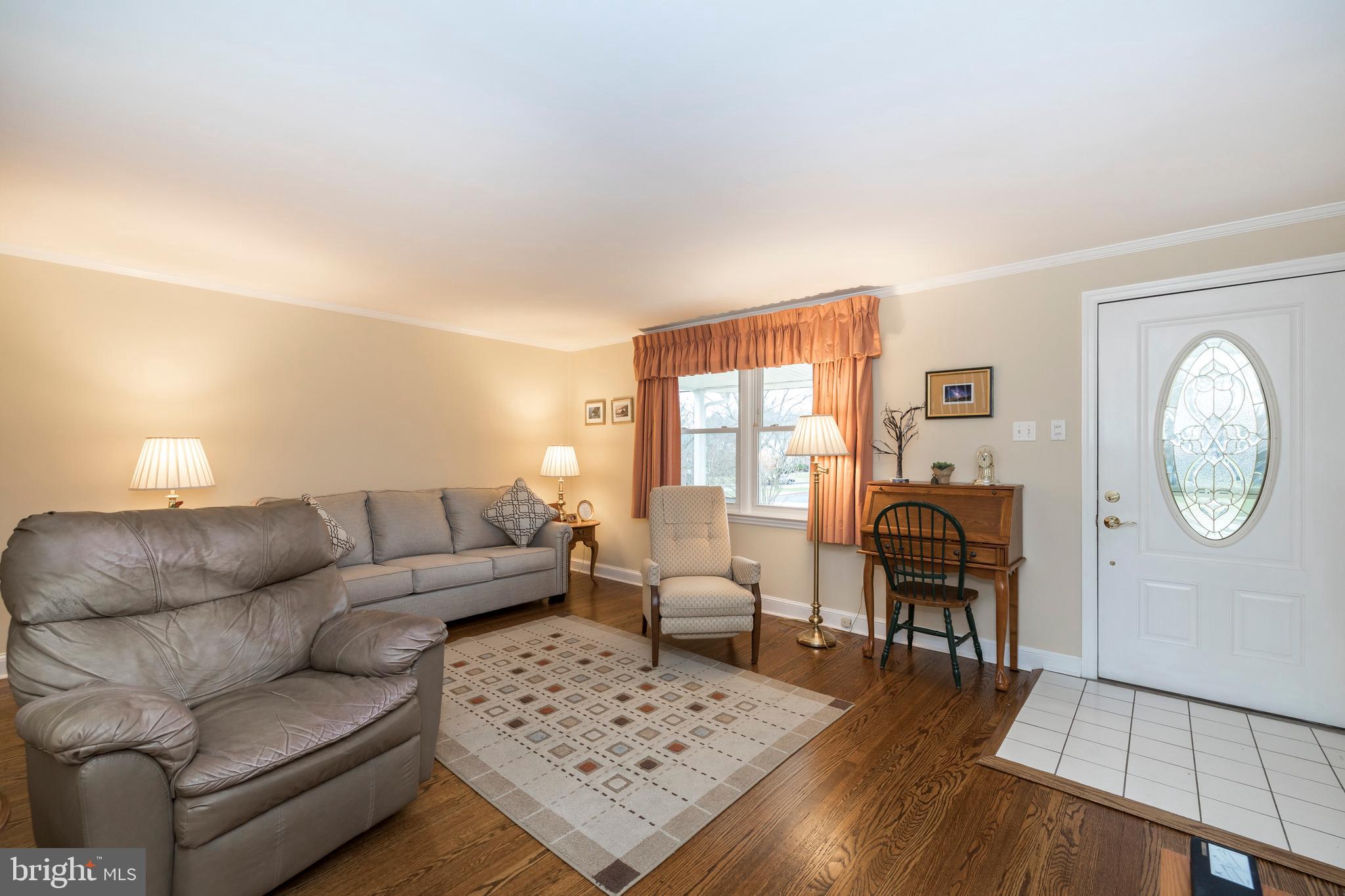 403 Avondale Road Havertown, PA 19083 - Photo 16 of 34 Livingroom