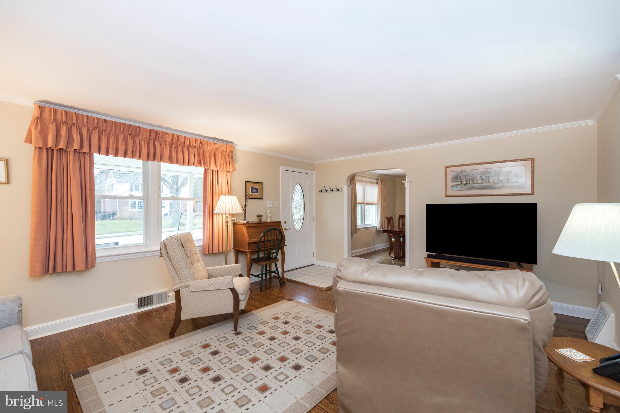 403 Avondale Road Havertown, PA 19083 - Photo 18 of 34 Livingroom