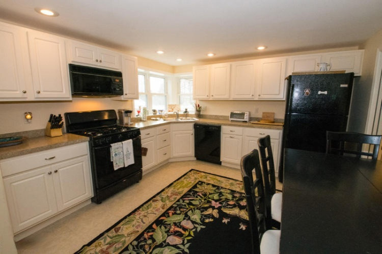 61226 Lenawee Road Cassopolis, MI 49031 - Photo 3 of 49 61226 Lenawee Cass Kitchen (2)