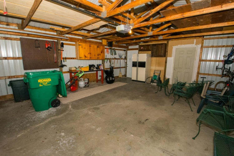 61226 Lenawee Road Cassopolis, MI 49031 - Photo 32 of 49 61226 Lenawee Cass Garage (4)