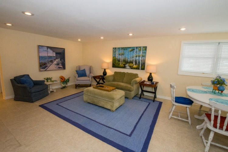 61226 Lenawee Road Cassopolis, MI 49031 - Photo 5 of 49 61226 Lenawee Cass Living room