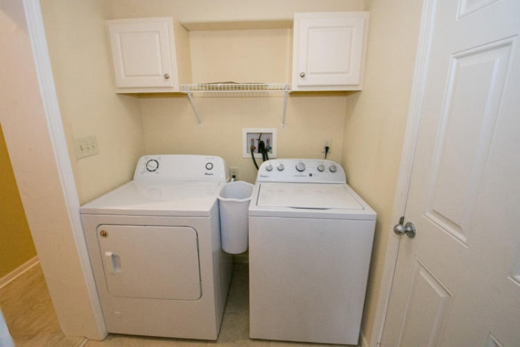 61226 Lenawee Road Cassopolis, MI 49031 - Photo 9 of 49 61226 Lenawee Cass Laundry (2)