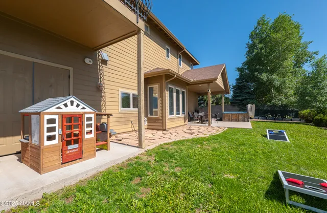 a view of a basketball court