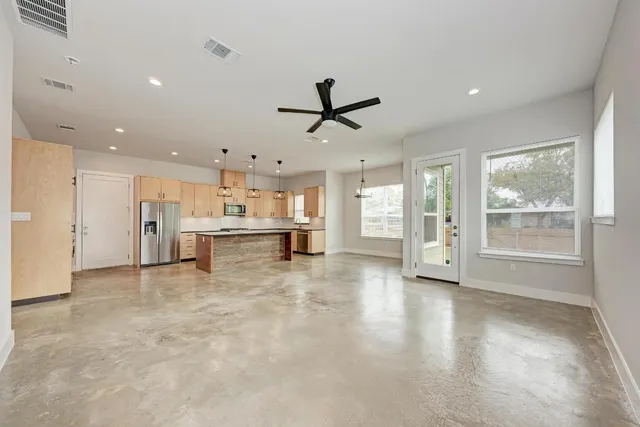 a view of a house with backyard