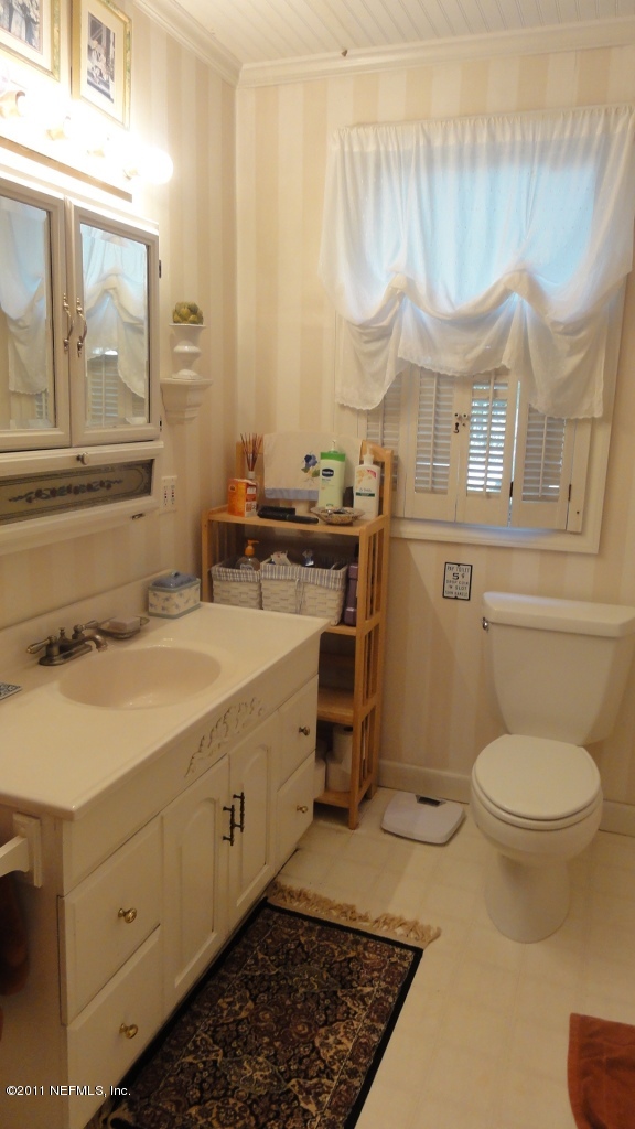 44002 Prancer Callahan, FL 32011 - Photo 17 of 55 a bathroom with a sink a mirror and a toilet