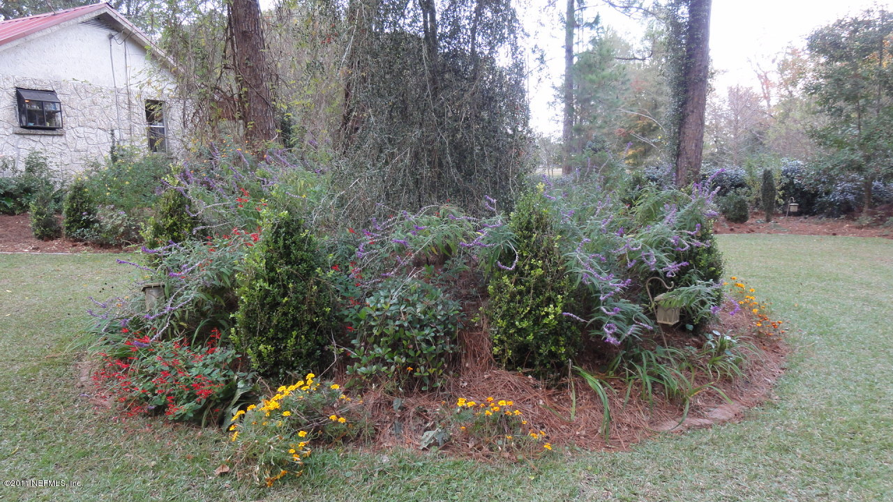 44002 Prancer Callahan, FL 32011 - Photo 34 of 55 a view of a pathway with a yard