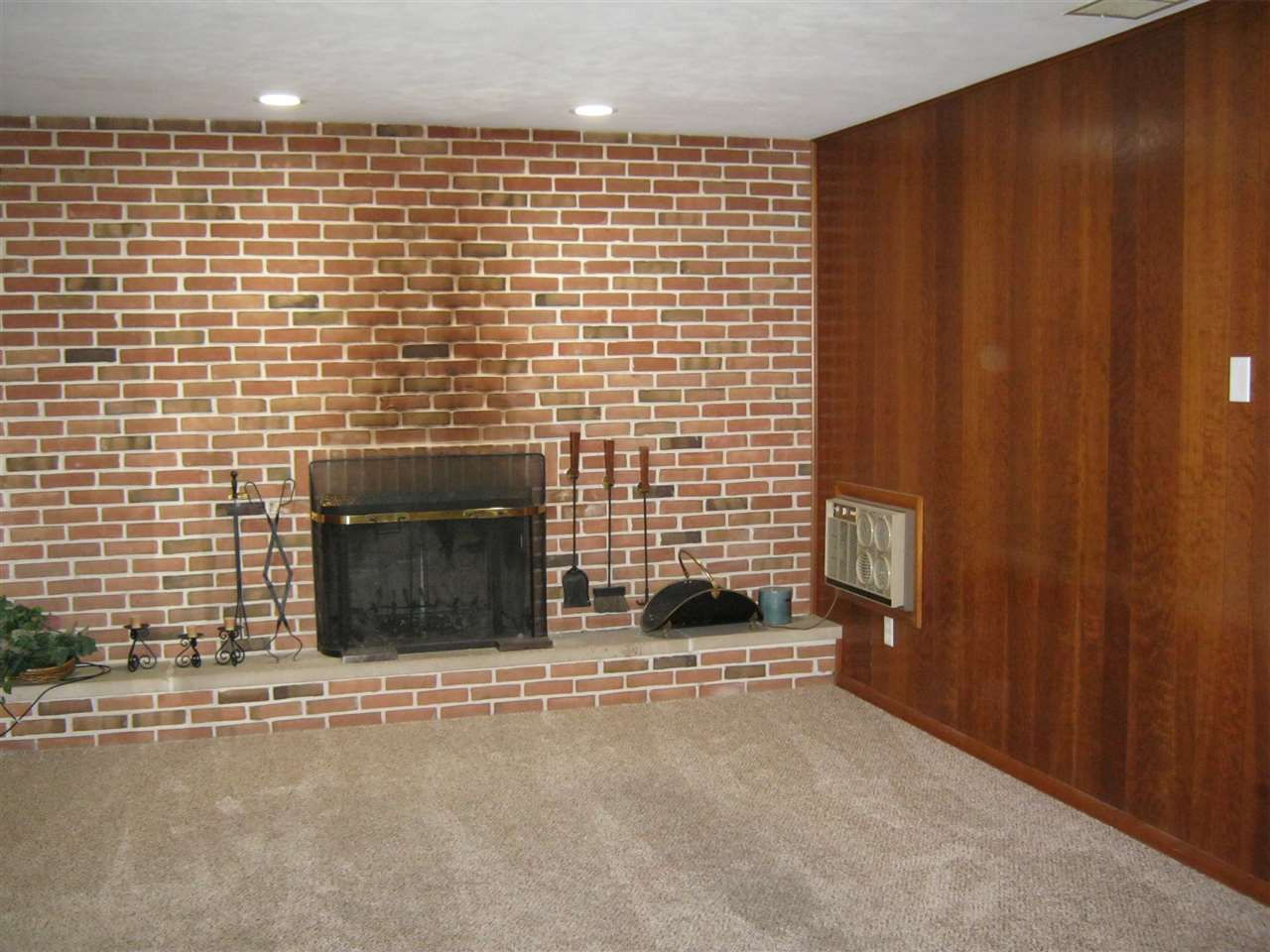 1632 Mayflower Road Fort Wayne, IN 46819 - Photo 4 of 19