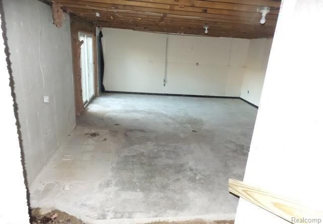 6370 West Coon Lake Road Howell, MI 48843 - Photo 16 of 16 LOWER LEVEL WALK OUT.jpg
