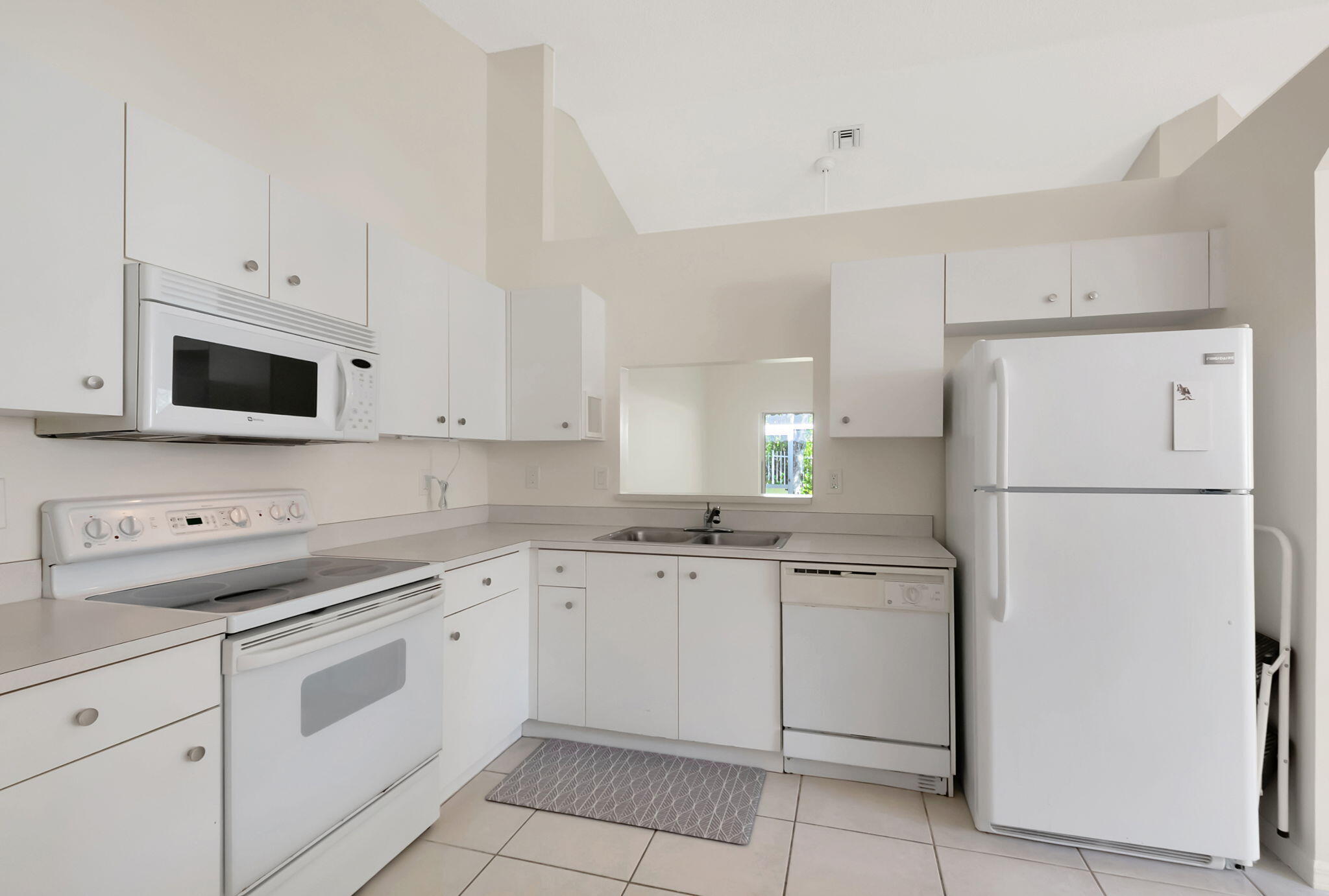 6065 Petunia Road Delray Beach, FL 33484 - Photo 8 of 35 KITCHEN