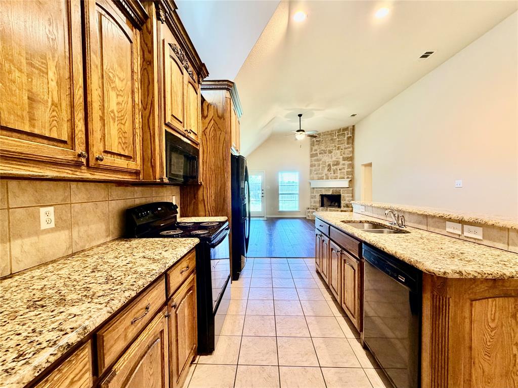 921 Raleigh Path Denton, TX 76208 - Photo 6 of 20