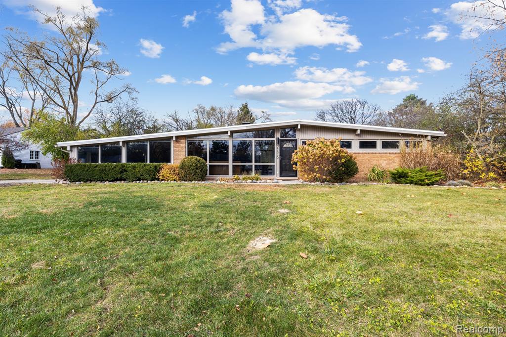 27870 Peppermill Road Farmington Hills, MI 48331 - Photo 1 of 59