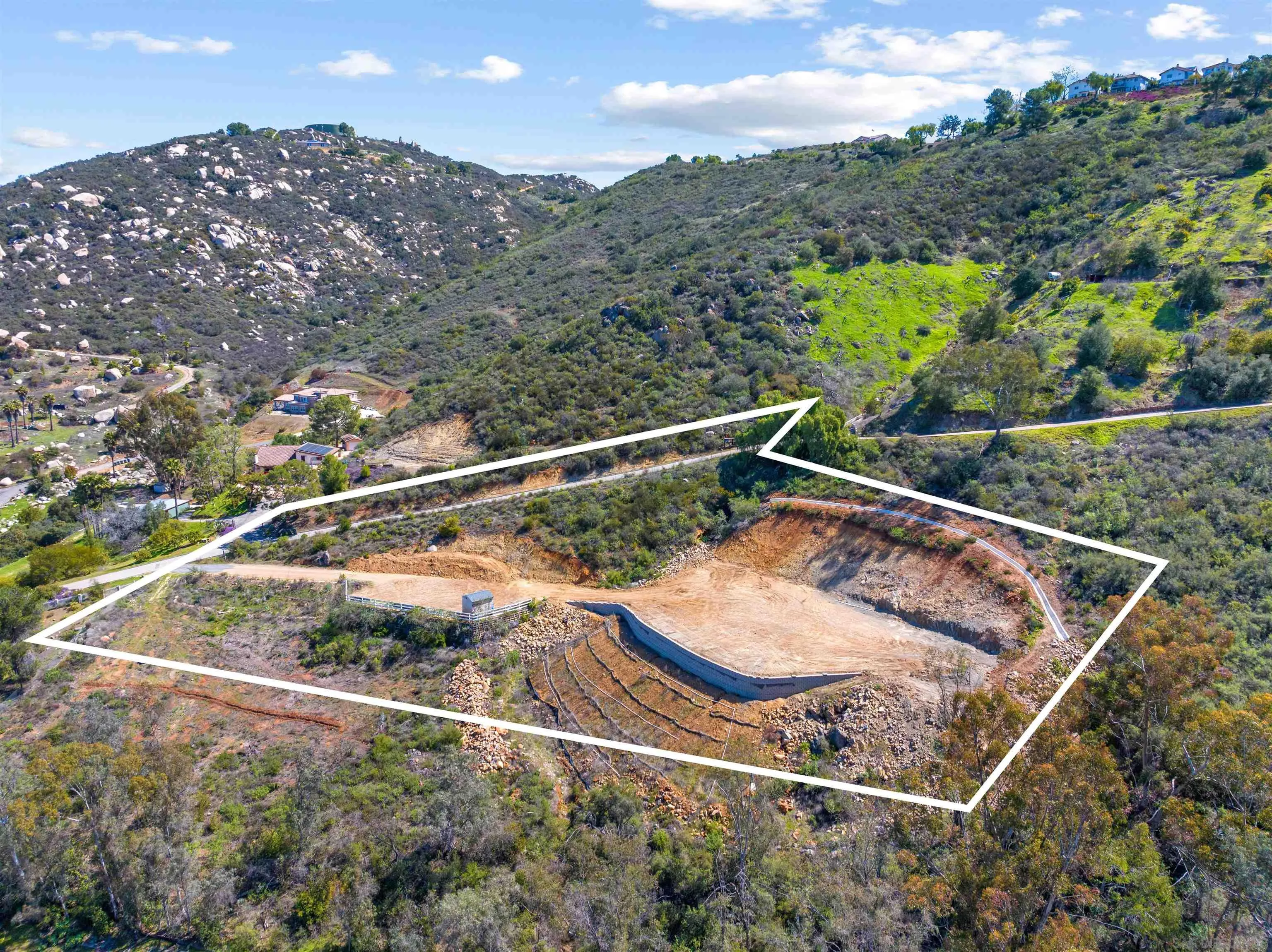 827 Eucalyptus Woods Road, Unit R006 San Marcos, CA 92069 - Photo 4 of 34 a view of a small yard and mountain