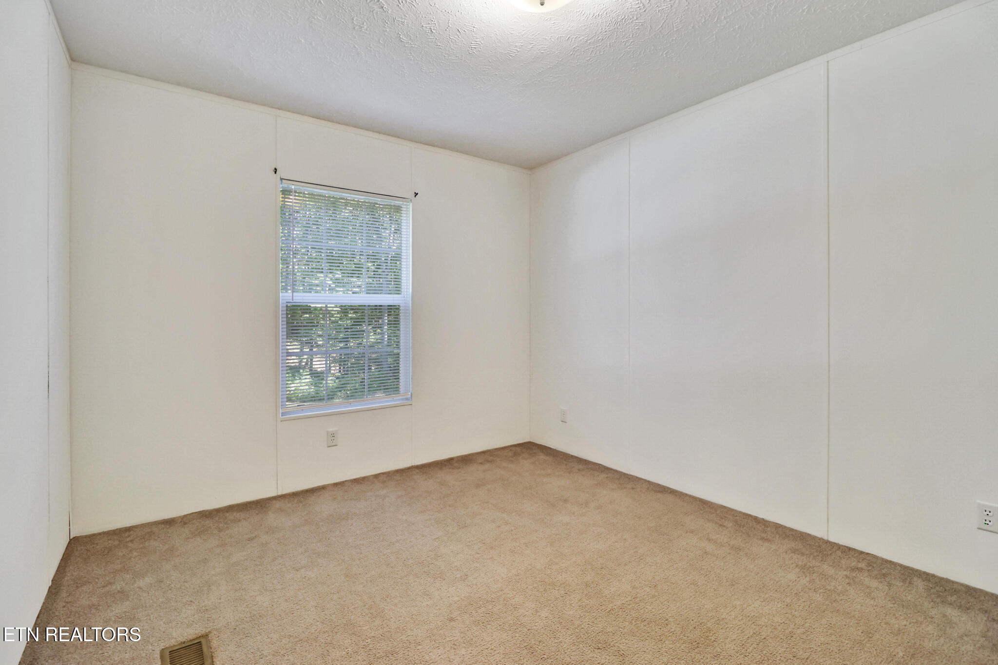137 Grouse Ridge Road Harriman, TN 37748 - Photo 19 of 51 if1a5479-if1a5483