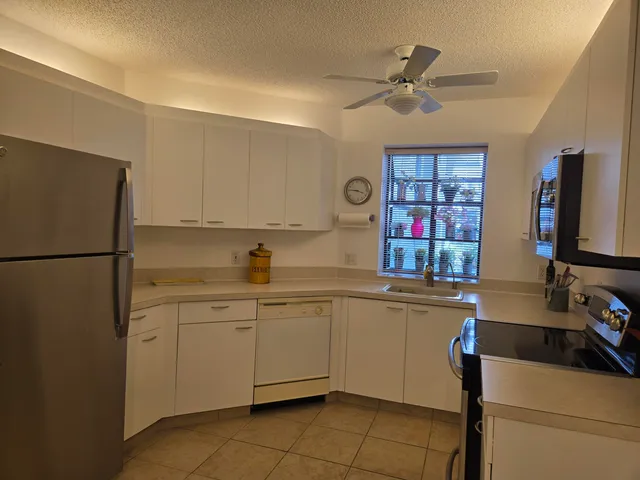 $225,000 | 5135 Floria Drive, Unit G, Boynton Beach, FL 33437