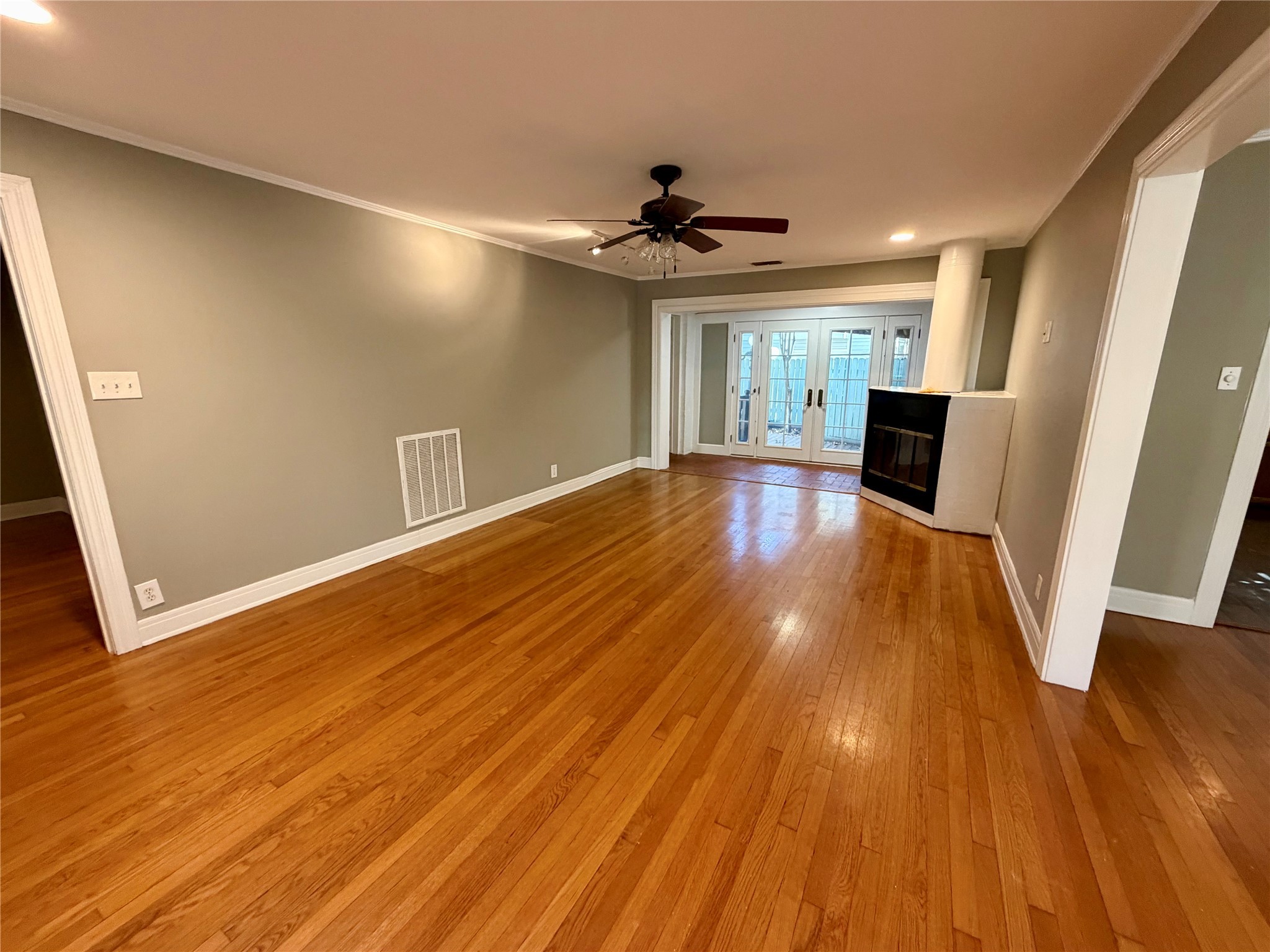 1621 Cherryhurst Street Houston, TX 77006 - Photo 6 of 21 a view of empty room with wooden floor
