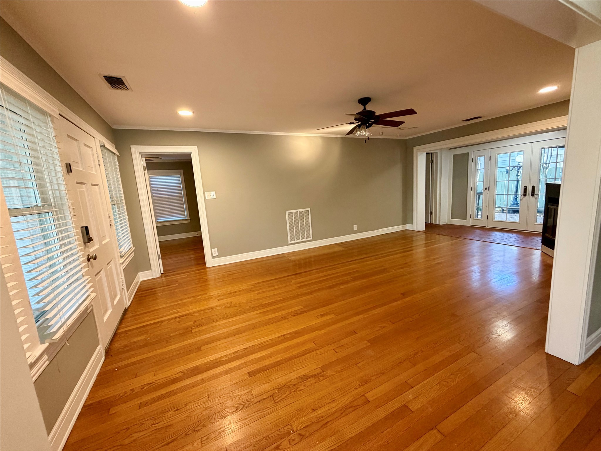 1621 Cherryhurst Street Houston, TX 77006 - Photo 7 of 21 a view of an empty room with a window