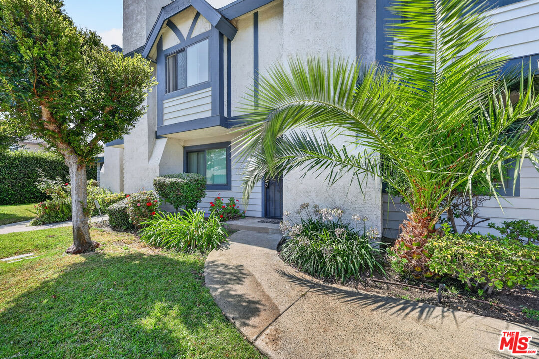 19221 Sherman Way, Unit 40 Reseda, CA 91335 - Photo 2 of 39