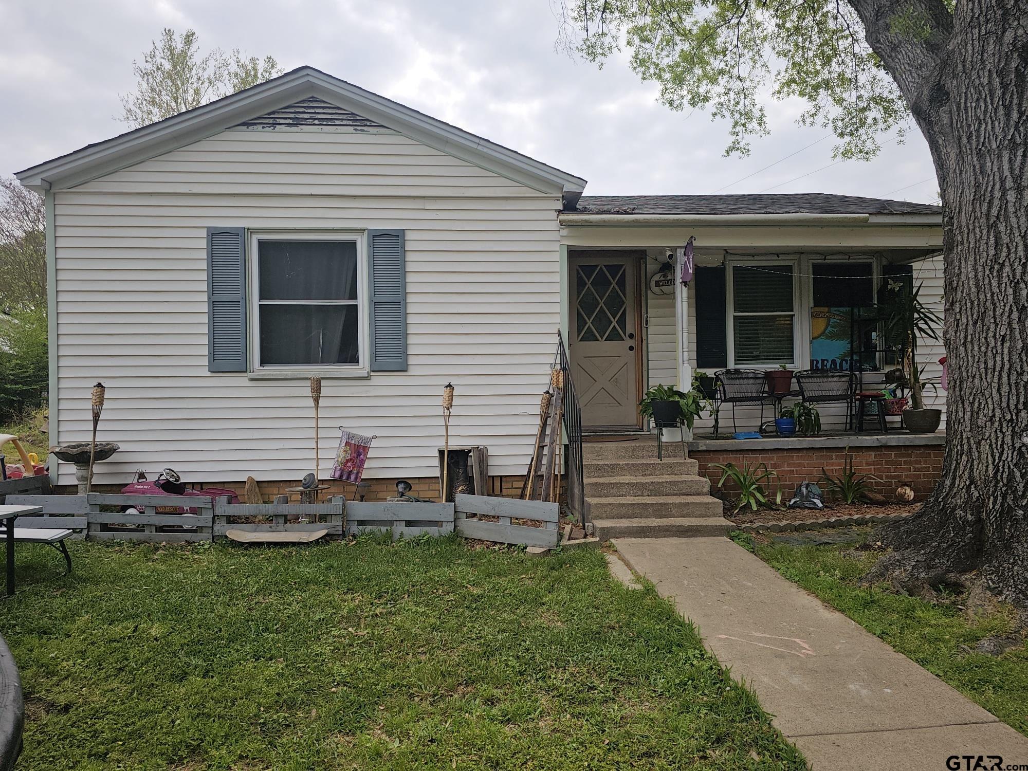 207 Forrest Street Henderson, TX 75654 - Photo 2 of 22