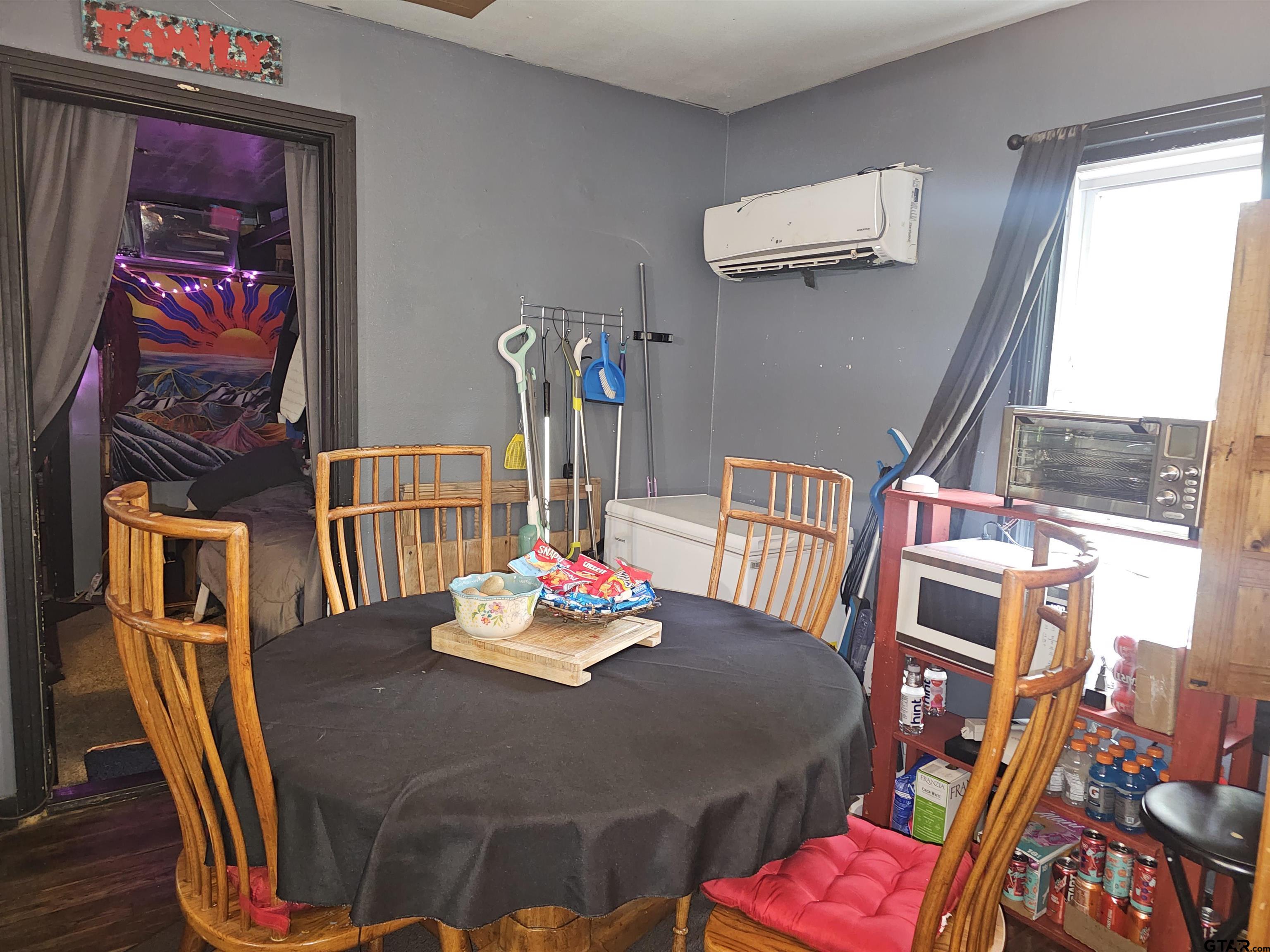 207 Forrest Street Henderson, TX 75654 - Photo 8 of 22