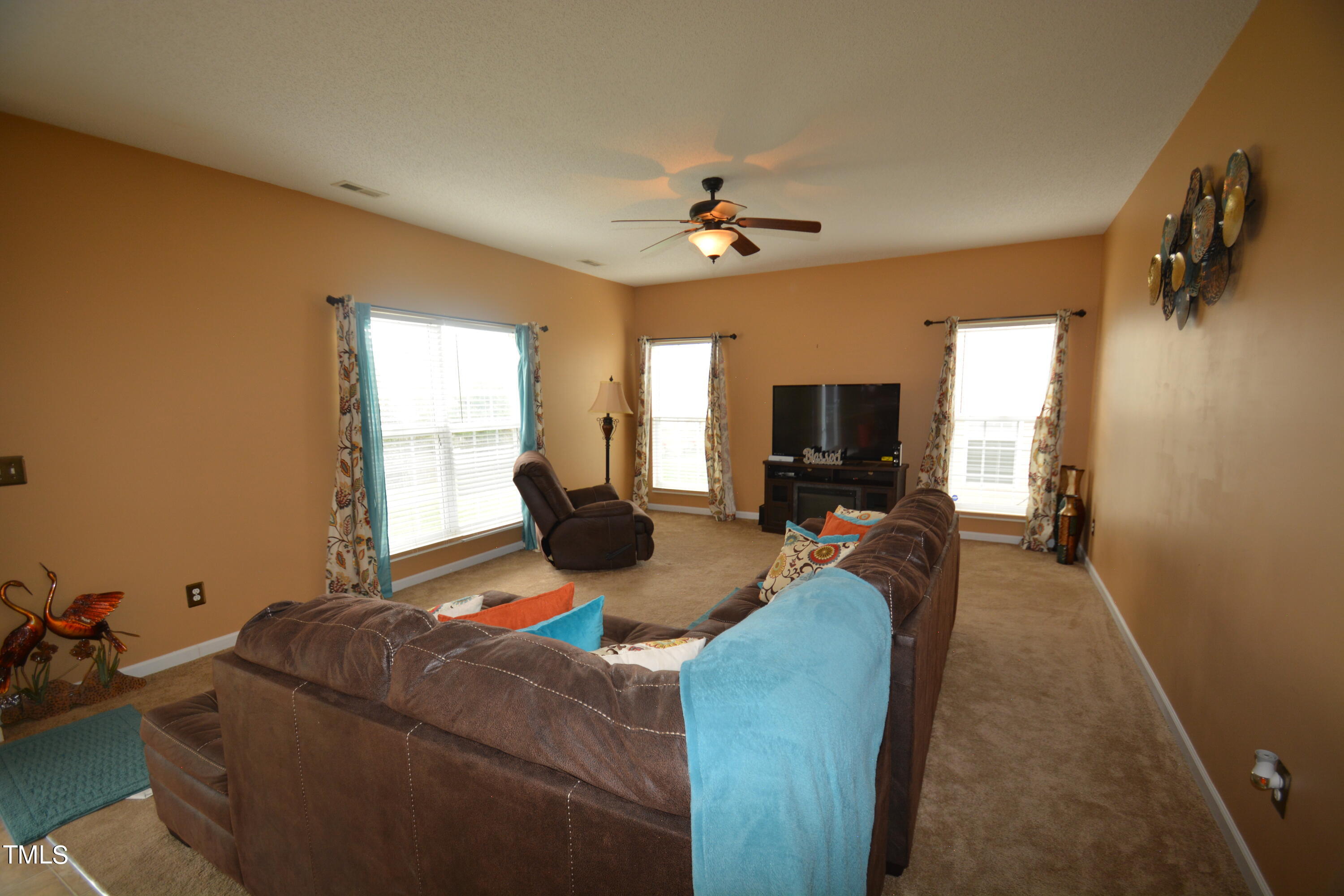 728 Stackhurst Way Wake Forest, NC 27587 - Photo 6 of 18 DSC_0974