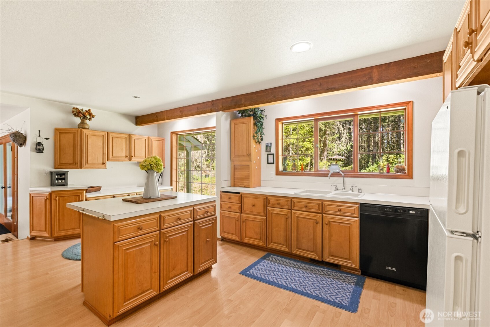 516 Gellor Road Port Angeles, WA 98362 - Photo 6 of 40