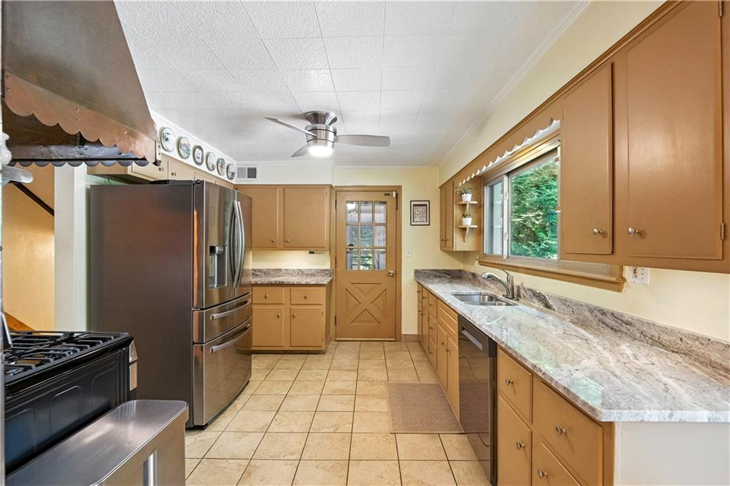 8017 Edwood Road Pittsburgh, PA 15237 - Photo 11 of 42 Gallery Image 11
