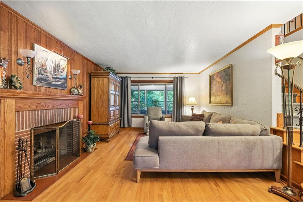 8017 Edwood Road Pittsburgh, PA 15237 - Photo 6 of 42 Gallery Image 6