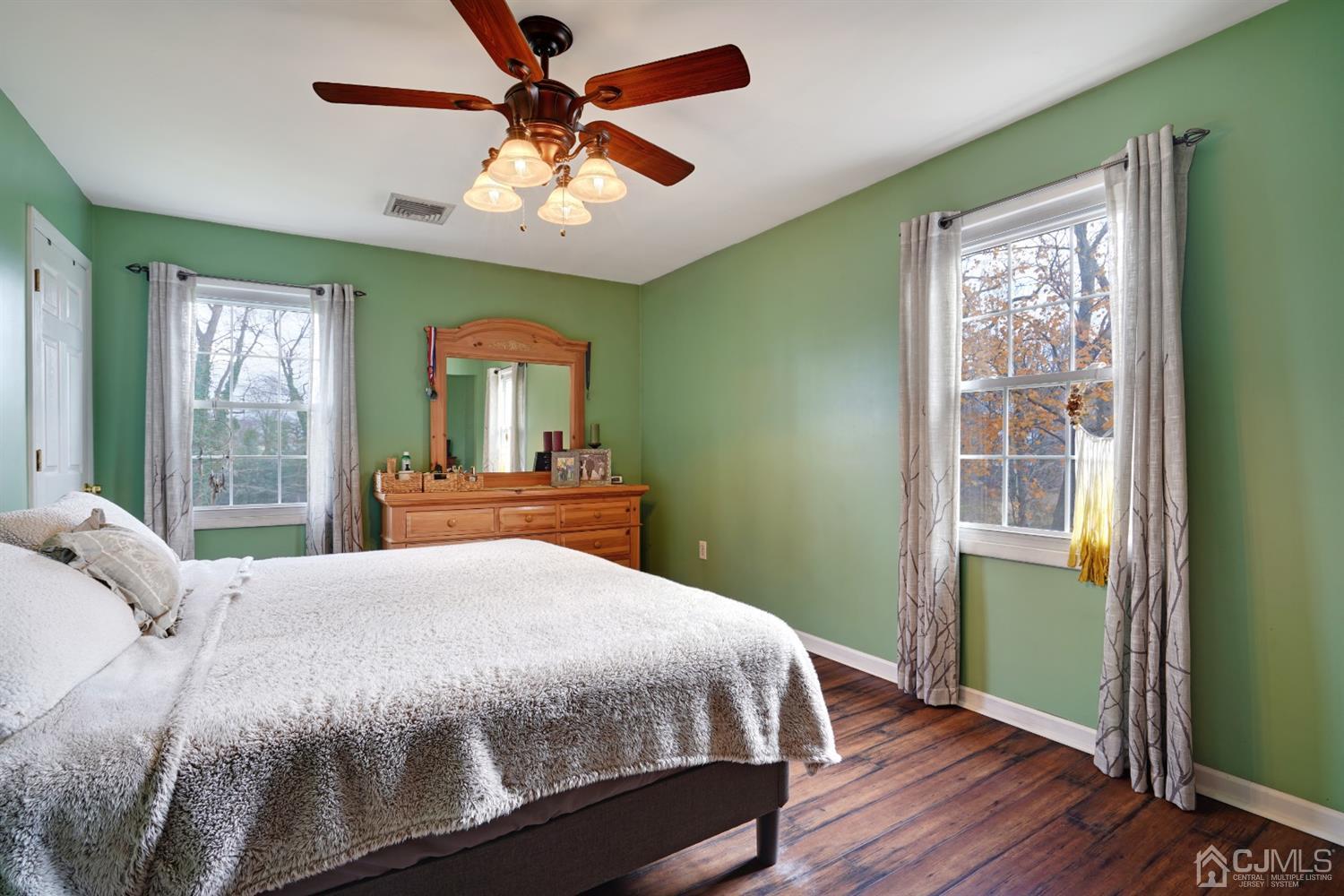 85 Old Post Road Edison, NJ 08817 - Photo 14 of 35 a bedroom with a large bed and a window