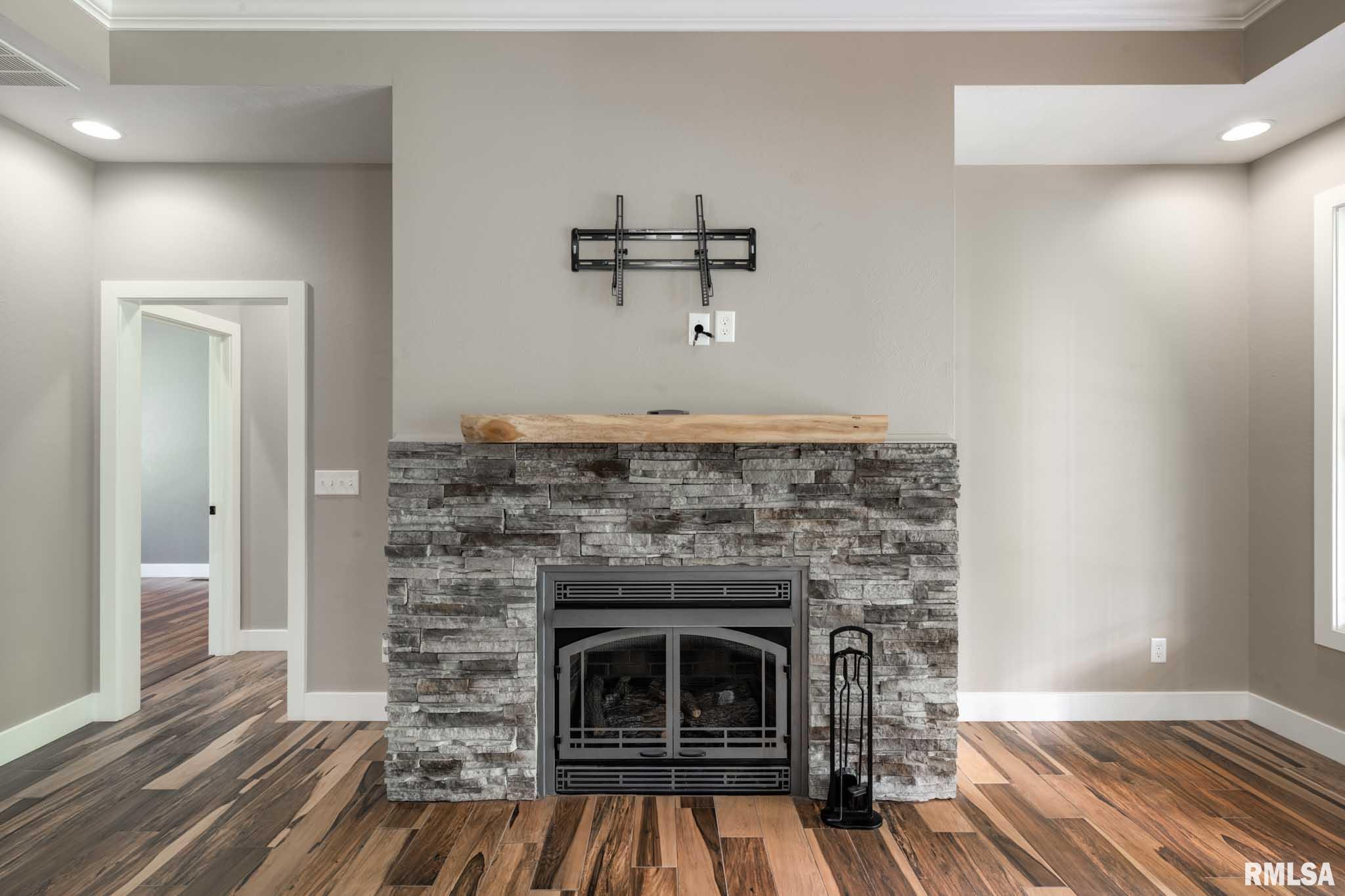 3972 Baptist Camp Road Carterville, IL 62918 - Photo 6 of 44 Gallery Image 6