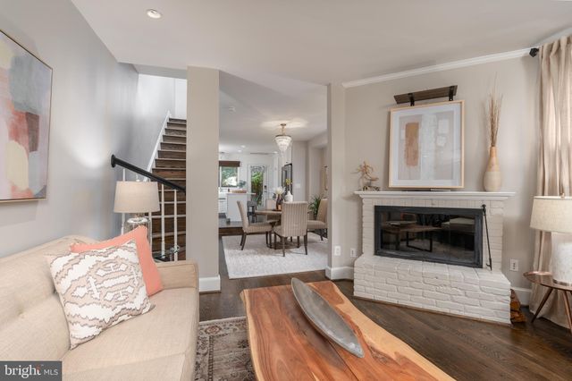 $900,000 | 325 North West Street, Alexandria, VA 22314