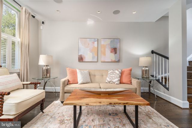 $900,000 | 325 North West Street, Alexandria, VA 22314