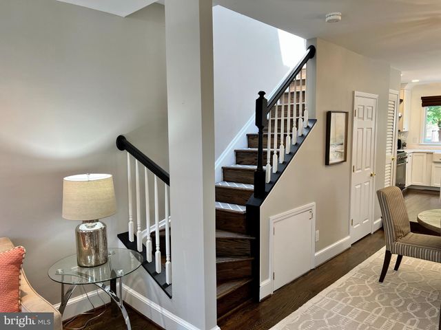 $900,000 | 325 North West Street, Alexandria, VA 22314