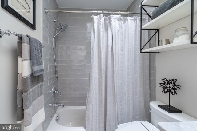 $900,000 | 325 North West Street, Alexandria, VA 22314