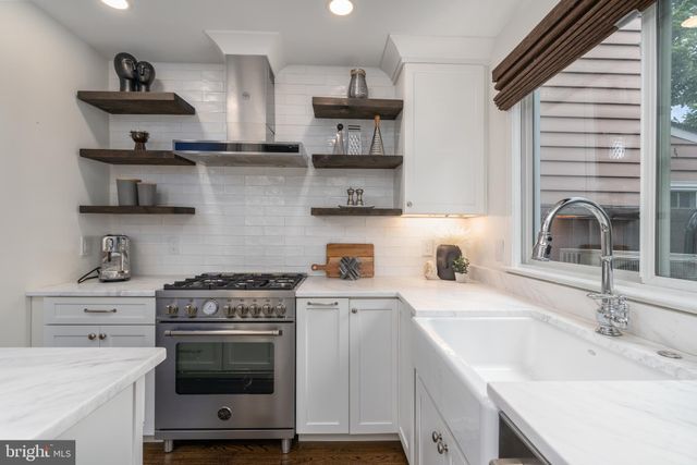 $900,000 | 325 North West Street, Alexandria, VA 22314