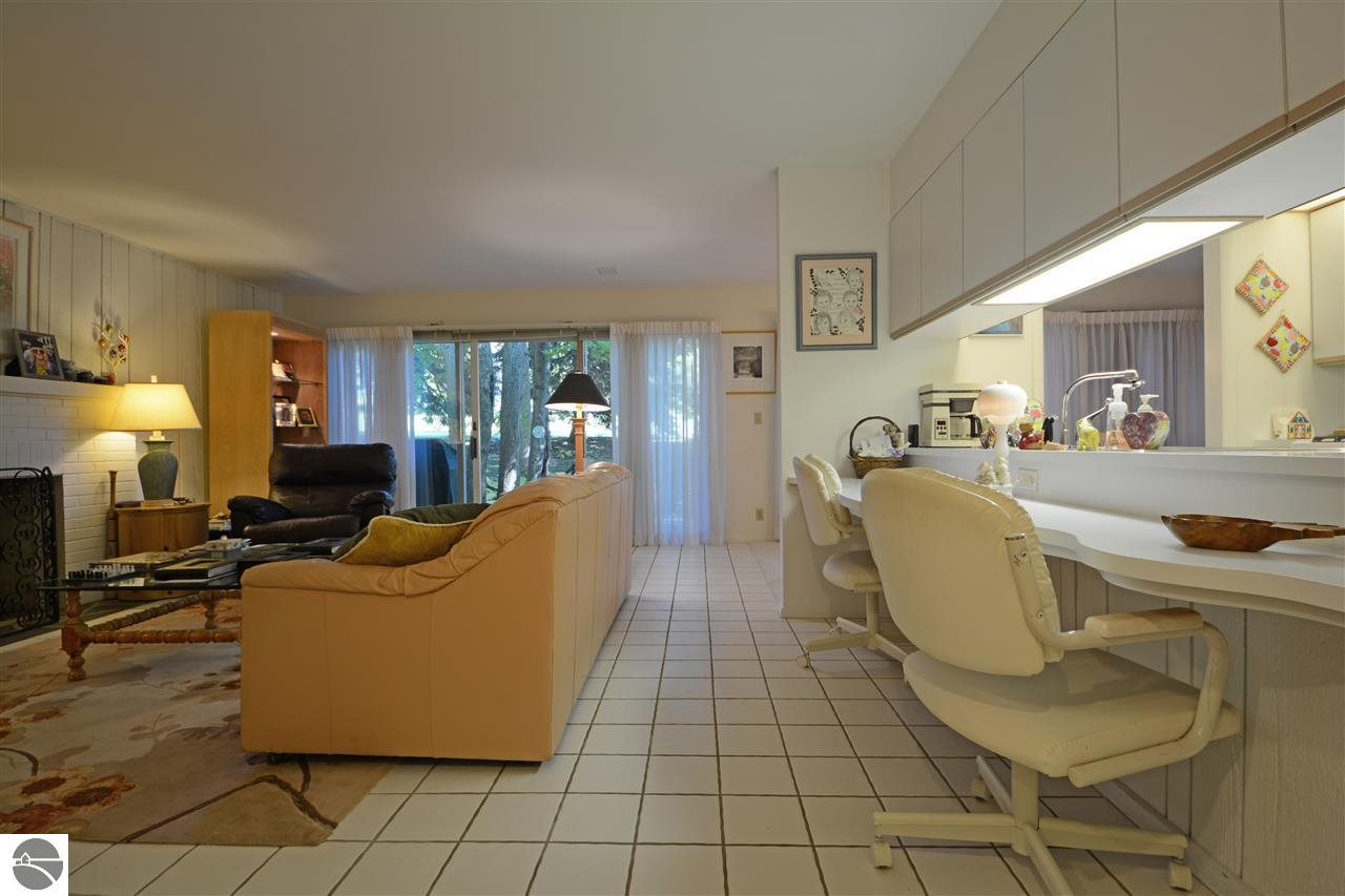 610 Bloomfield Road Traverse City, MI 49686 - Photo 15 of 56 1797226-14.JPG