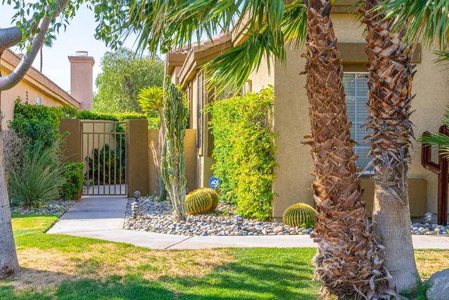 a view of outdoor space yard and porch
