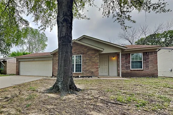 $2,000 | 5317 Windy Meadow Drive, Arlington, TX 76017